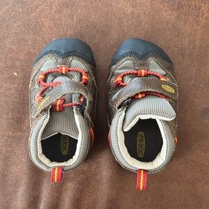 KEEN Kids' Brown and Black Sneakers with Red Accents